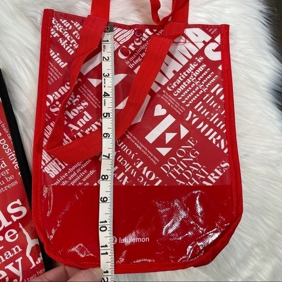 Lululemon Bundle of 2 small re-useable totes - Picture 5 of 6